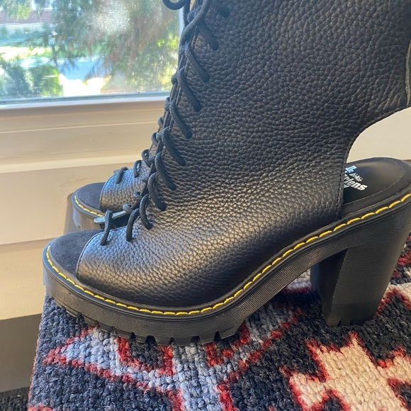 Dr. Martens Carmelita Open Heel Lace - Picture 8 of 10